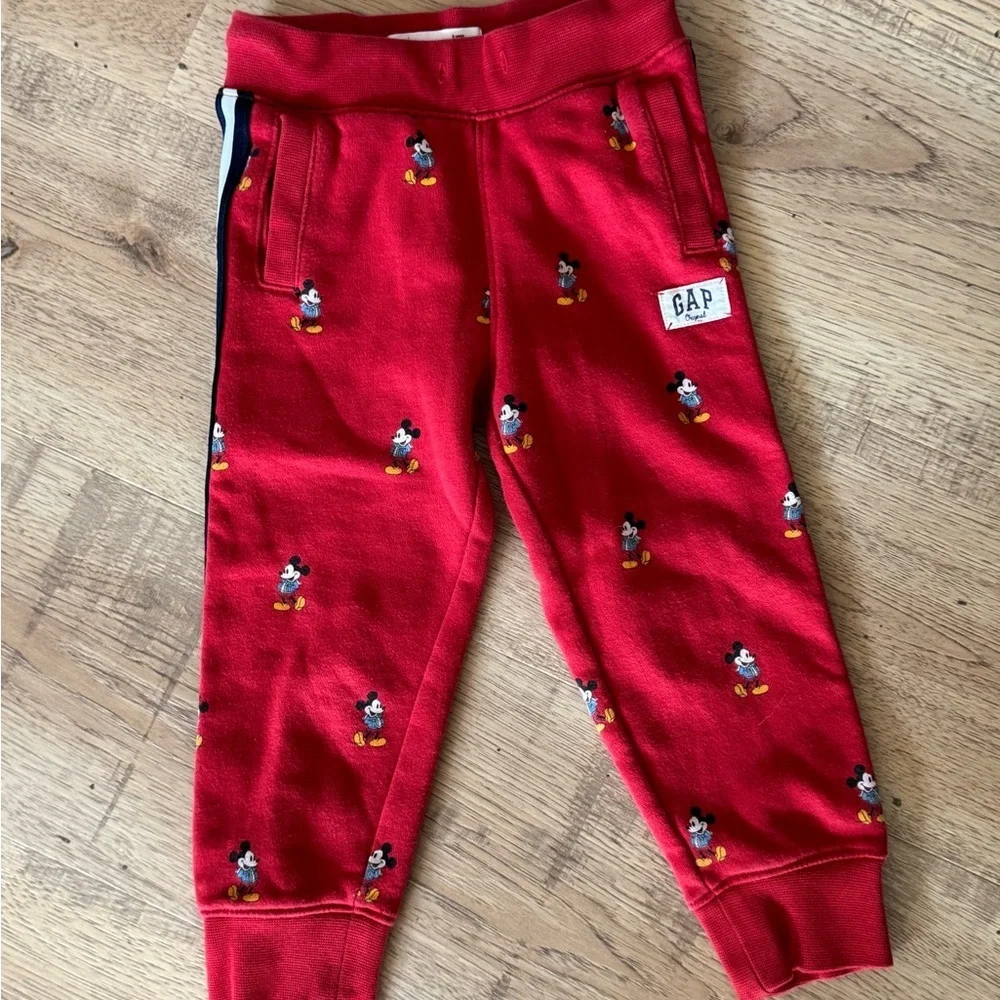 GAP adorable disney